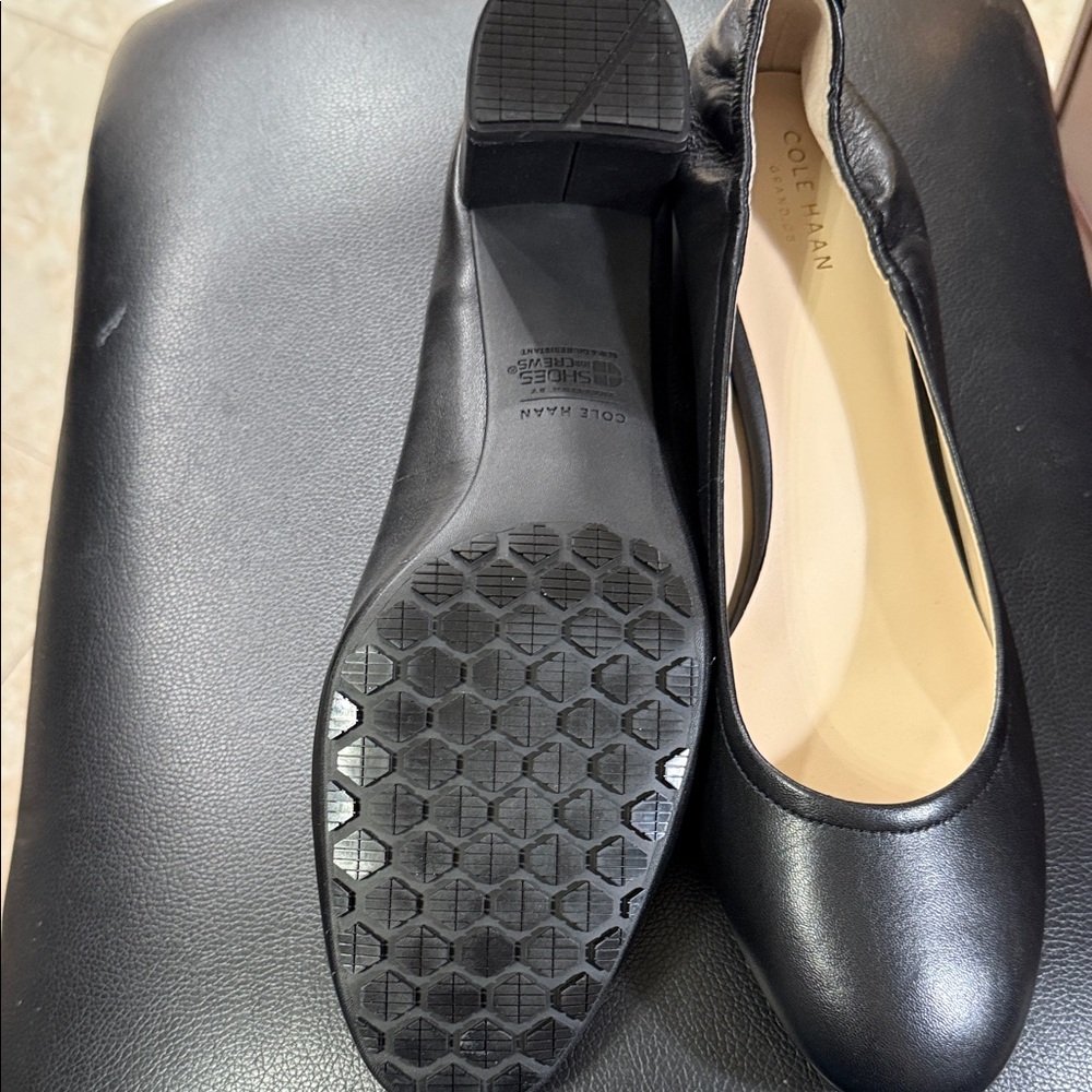 Cole Haan with Shoes for Crews Women's Black Leather Pumps with Comfort Elastic
